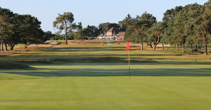 Ferndown, 1st Green